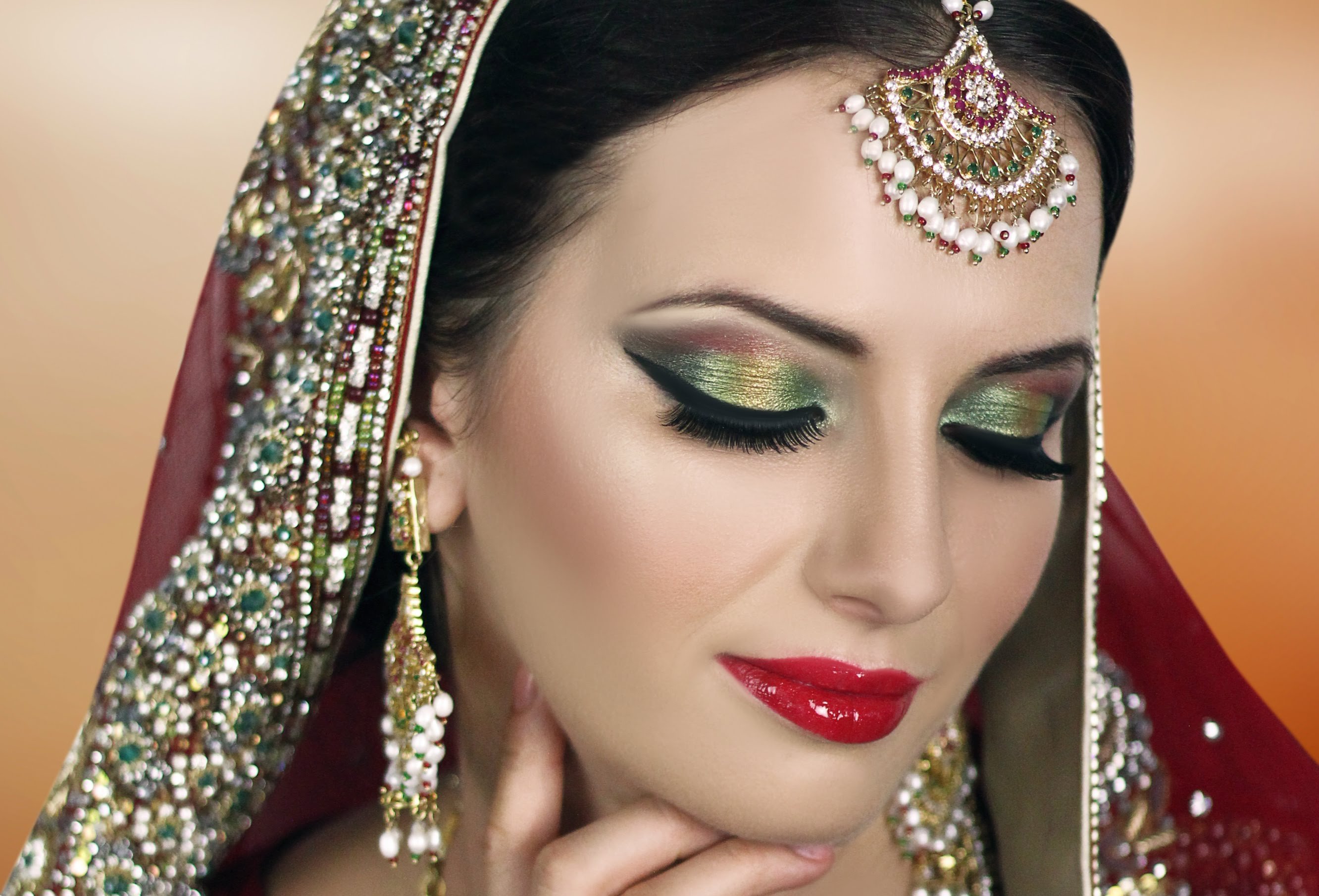Как правильно сделать индийский макияж?