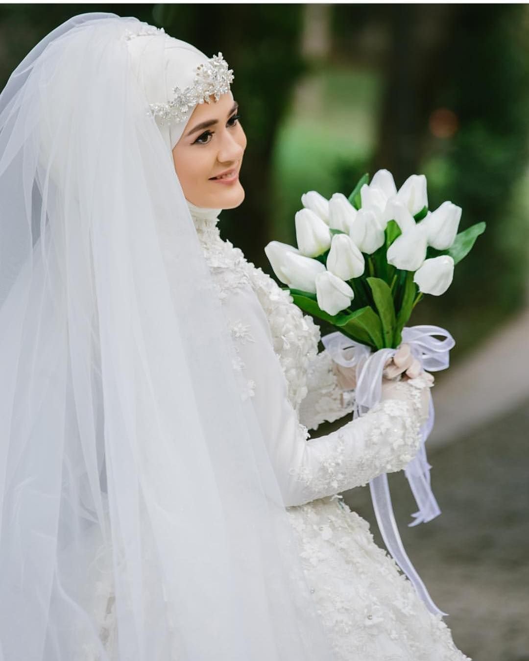 Мусульманская невеста. Эмирахмедова гелин. Невеста мусульманка. Невеста в хиджабе. Мусульманские Свадебные платья.