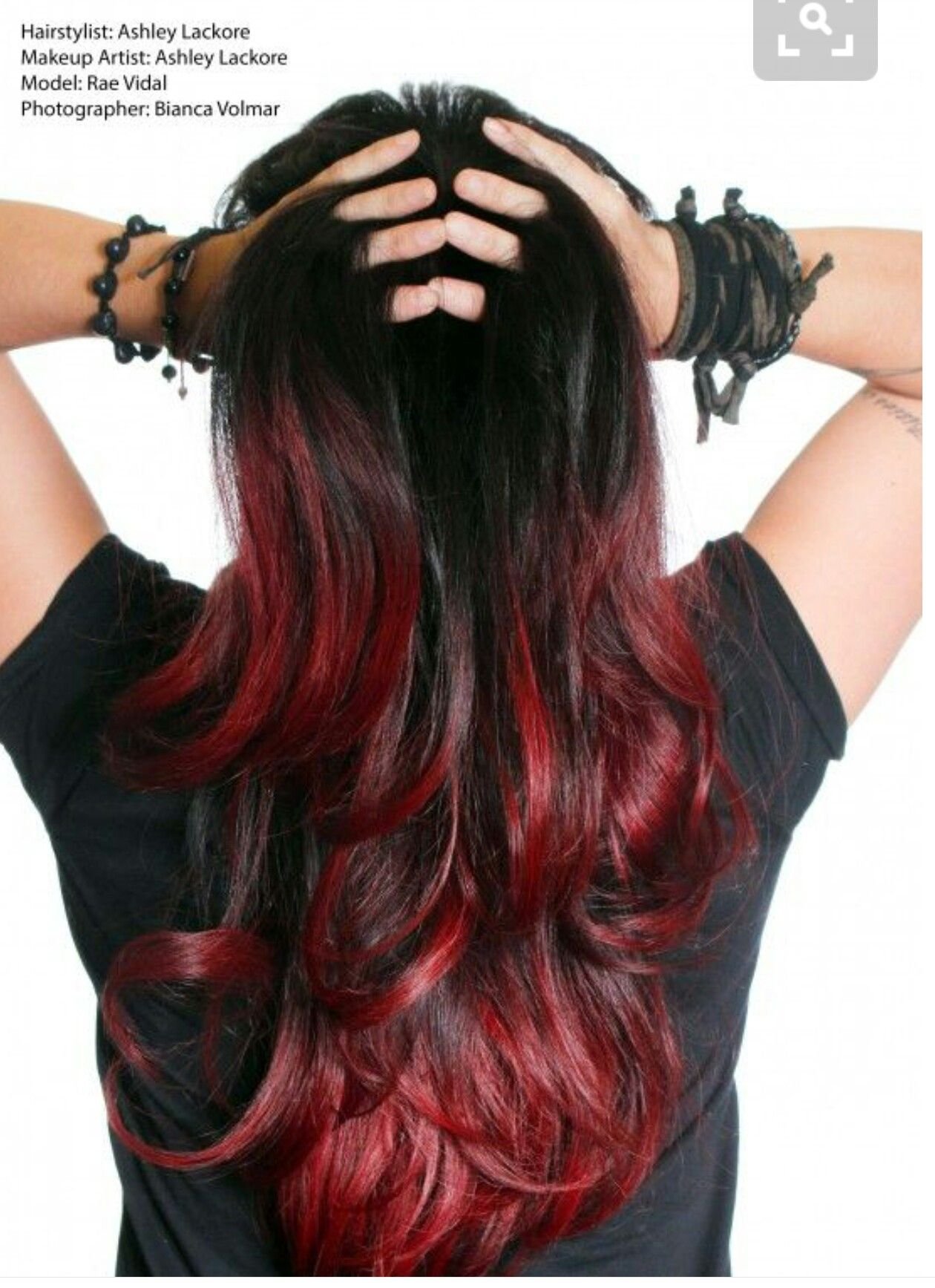 Черно красные волосы длинные