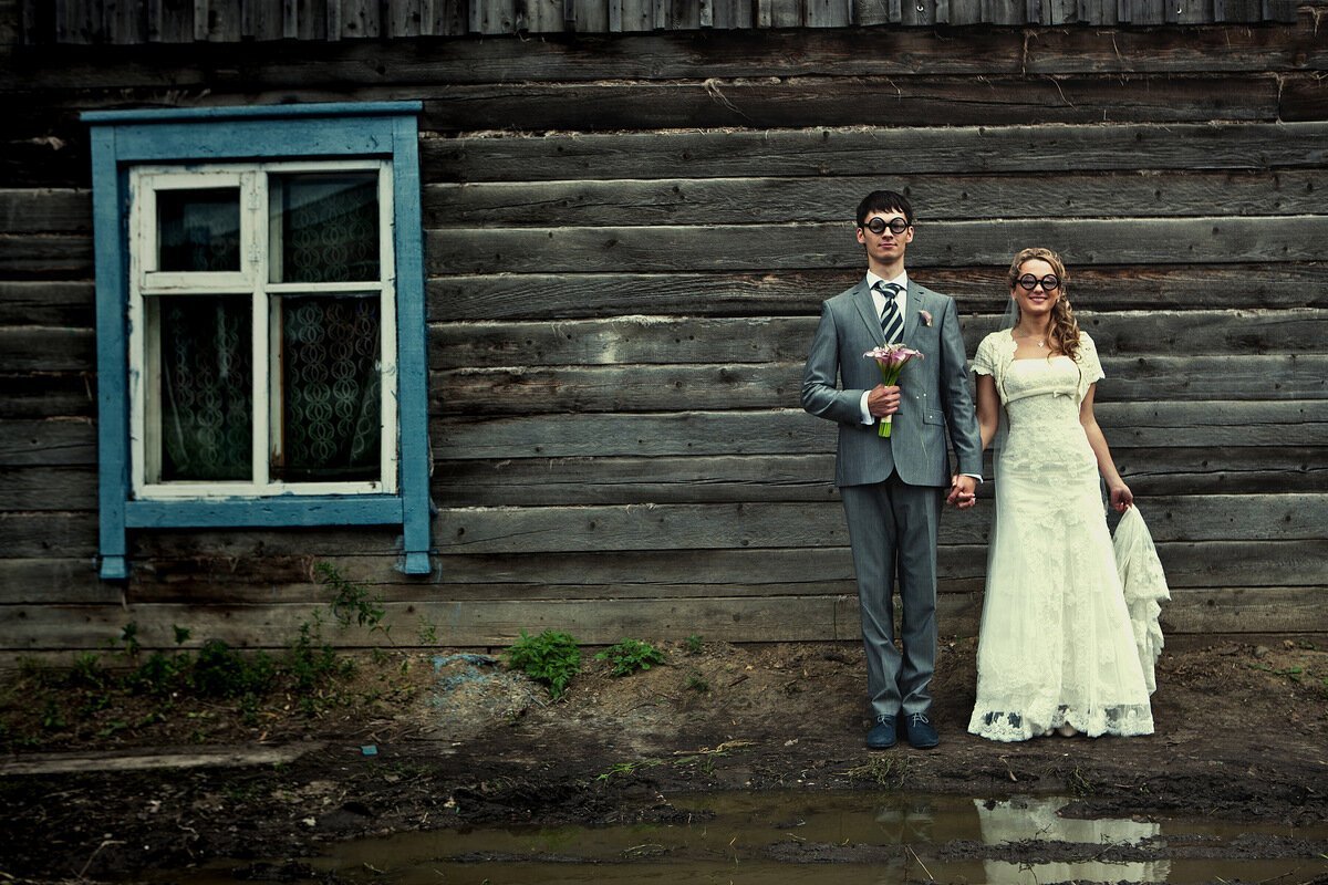 Жених отрывки. Свадьба в деревне. Сельская свадьба. Свадьба в деревне фотосессия. Жених в деревне.