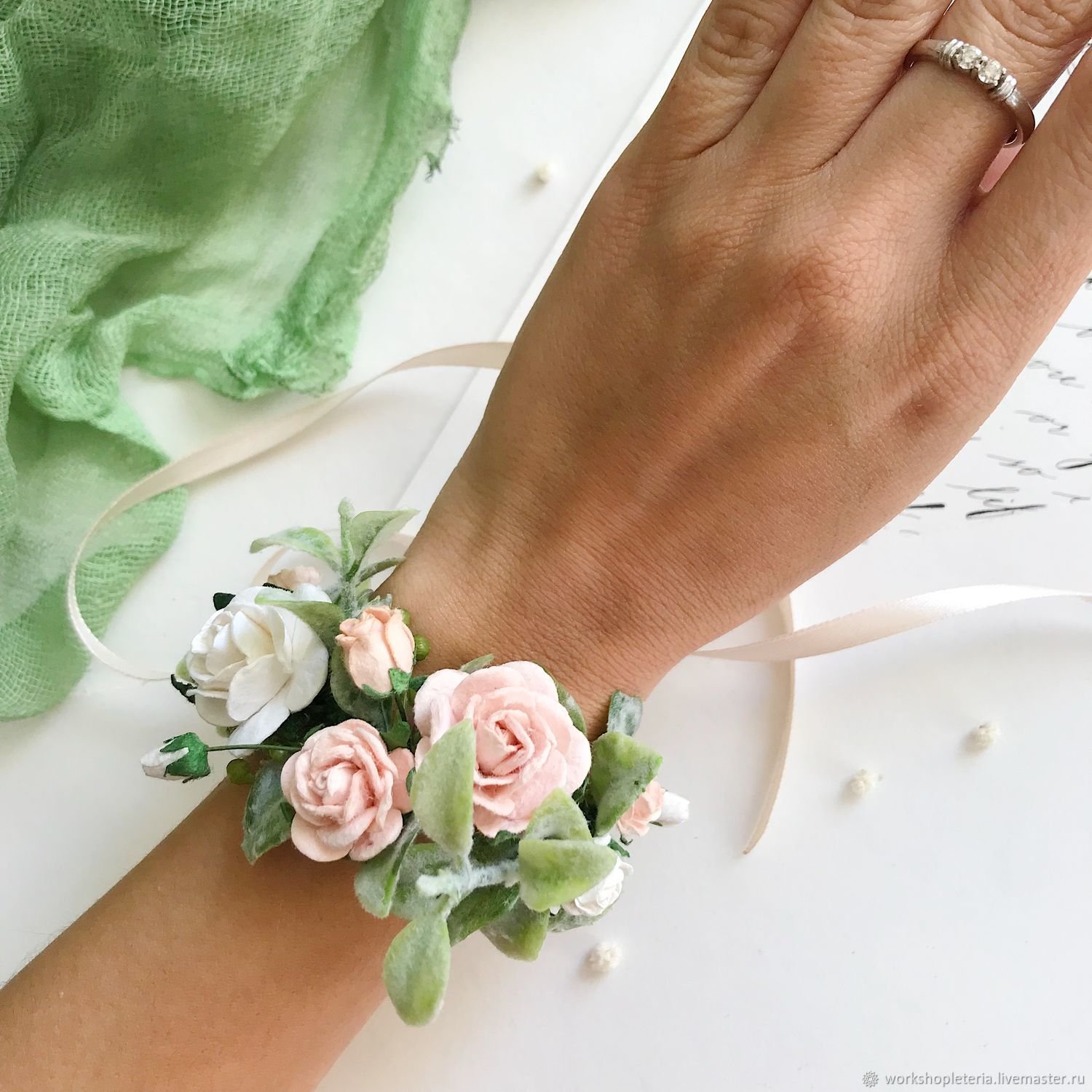Браслеты из цветов для подружек невесты своими руками