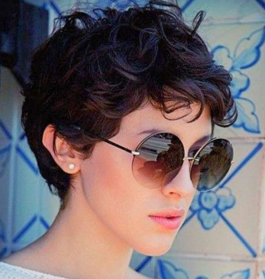 Стрижка Боб Гарсон на кудрявые волосы