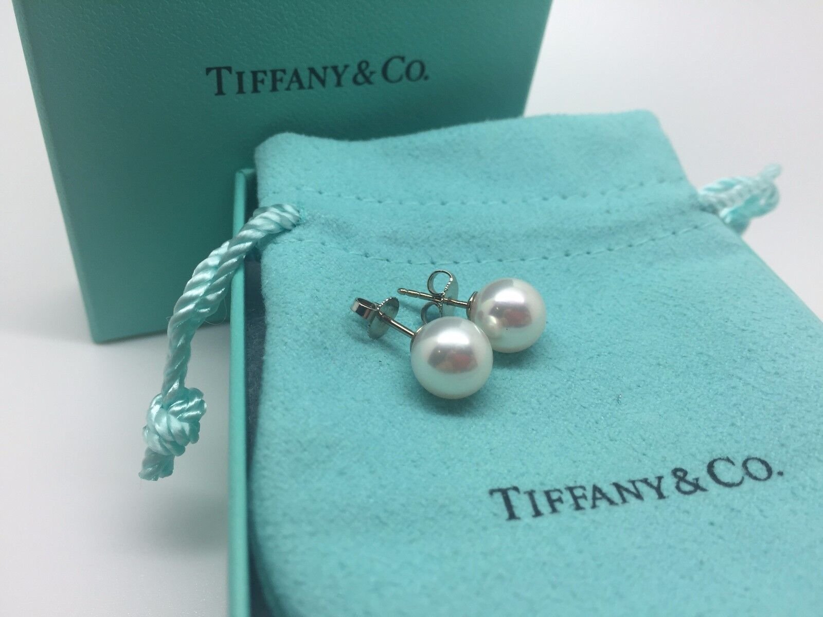 Серьги тиффани оригинал. Tiffany Signature Earrings серьги. Тиффани серьги с жемчугом. Тиффани жемчуг. Paloma Picasso Tiffany серьги с жемчугом.