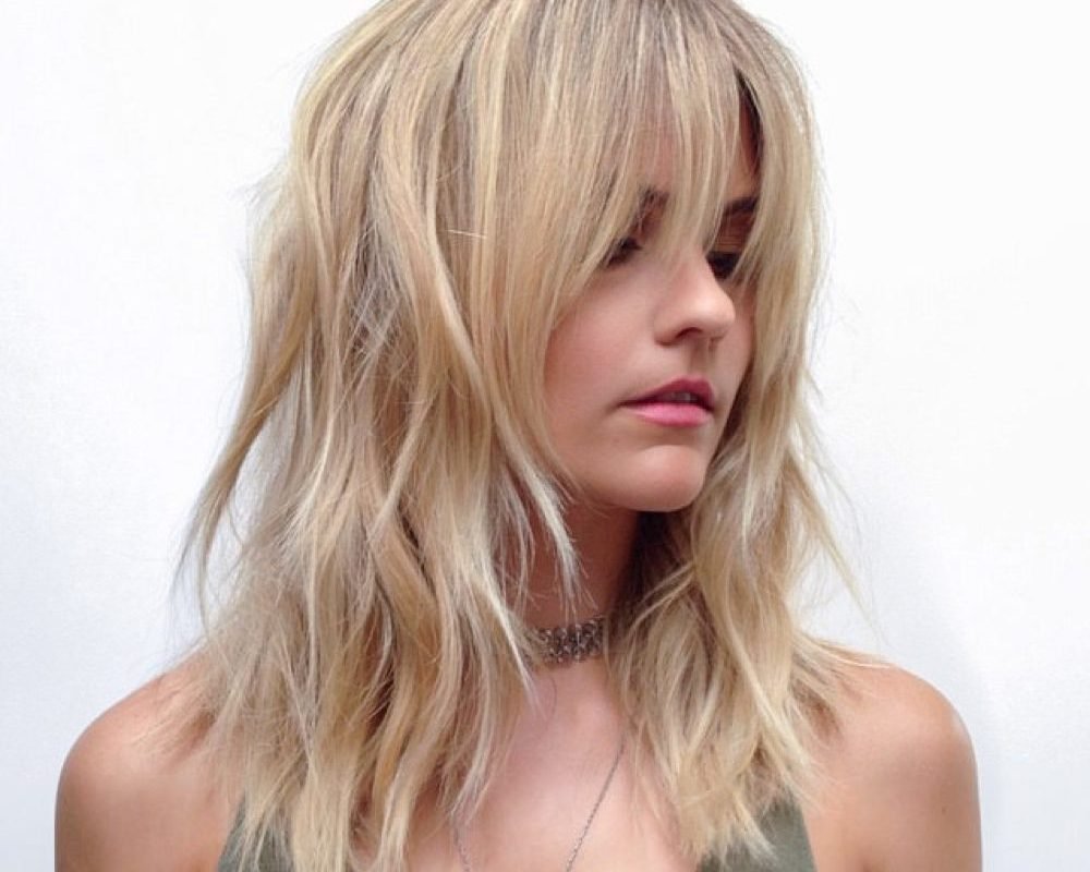 Стрижка каре Каскад на средние волосы без челки