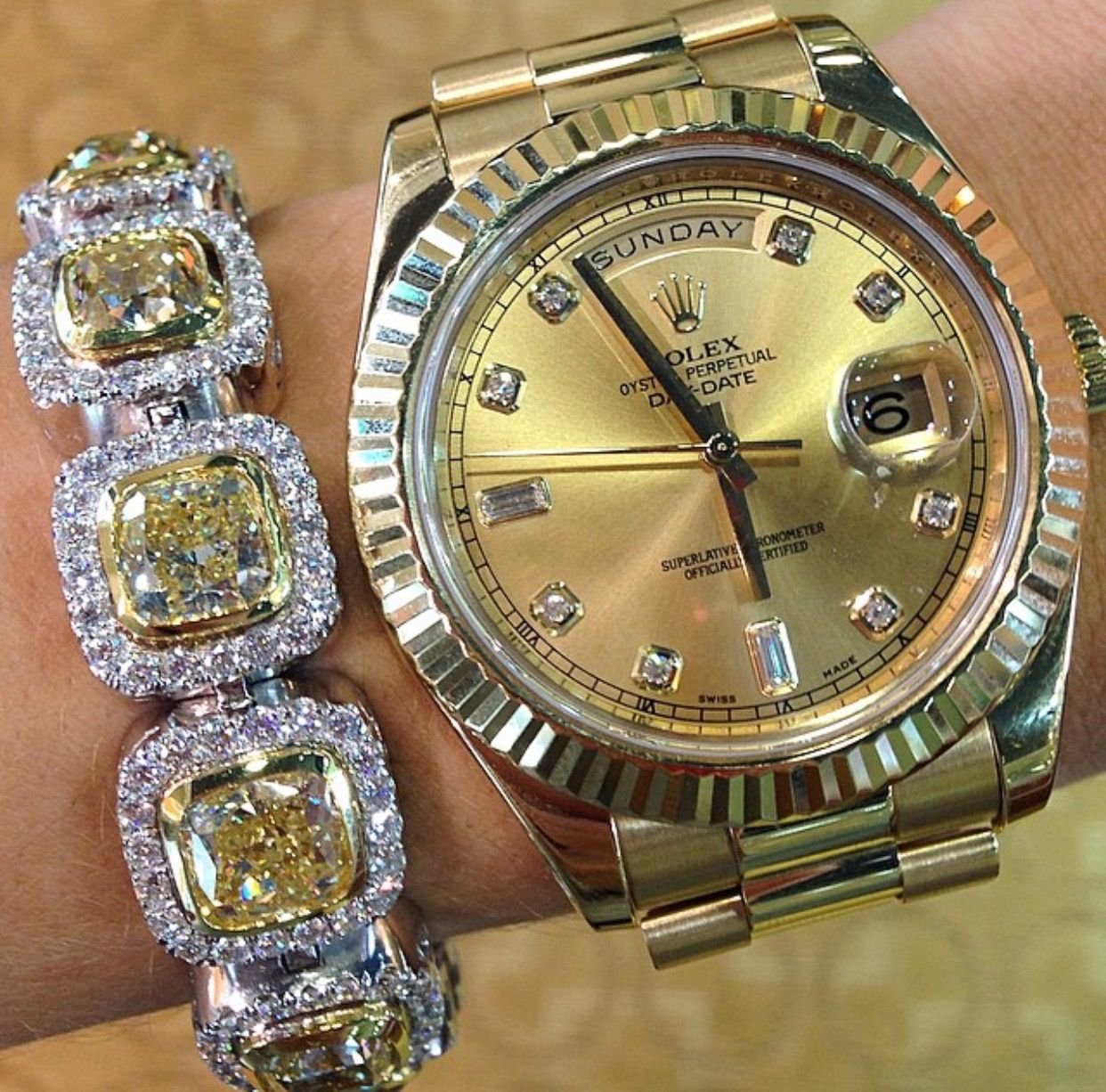 Часы ролекс с бриллиантами. Бриллиантовые часы ролекс. Rolex часы a1269. Ролекс инкрустированные бриллиантами.