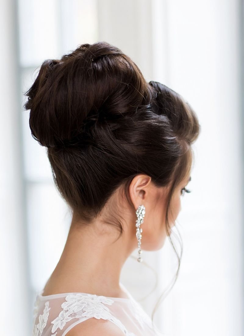 Прическа высокий пучок на длинные волосы