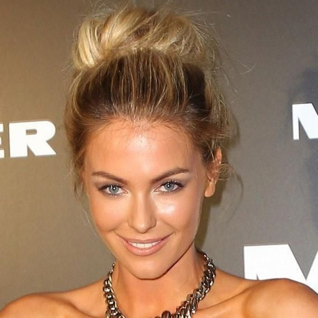 Дженнифер Хоукинс кудри