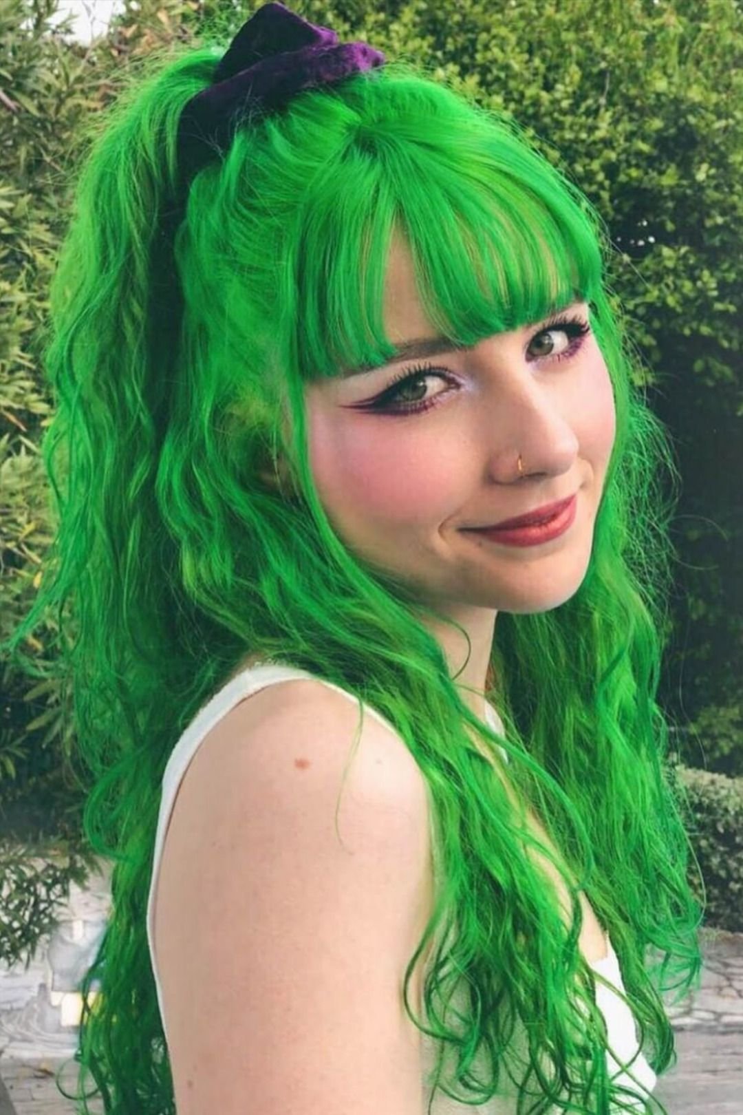 Можно зеленые волосы. Тейлор Блэкуэлл зеленые волосы. Миллс Келены зелёные волосы. Рыже зеленые волосы. Красно зеленые волосы.