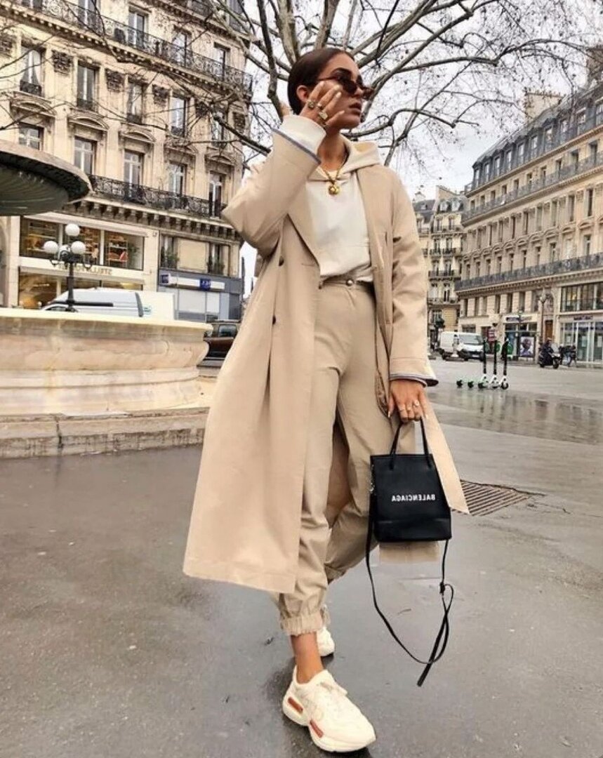 Костюм с кроссовками женская