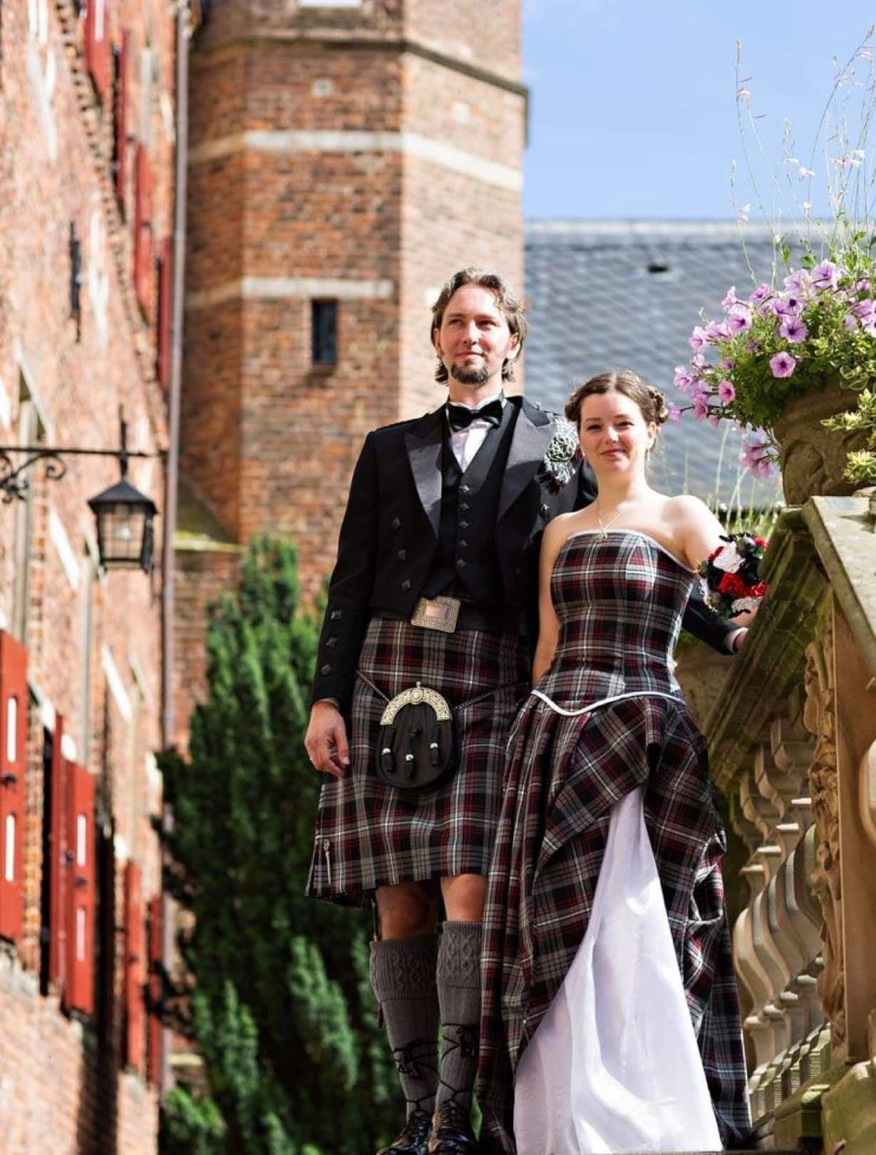 Жених леди. Подружки невесты тартан в Шотландии. Свадьба в Ирландии килт. Свадебные традиции в Шотландии. Свадьба церемония Шотландия.