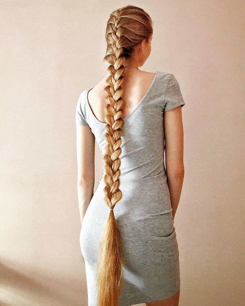 В Латвии нашли девушку с самой длинной косой