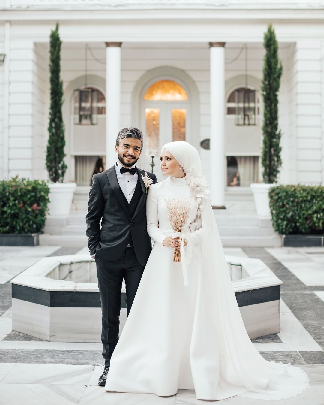 Мусульманская невеста. Мусульманские Свадебные платья. Турецкий свадебный наряд. Свадебное платье в мусульманском стиле. Свадебные платья для мусульманок.