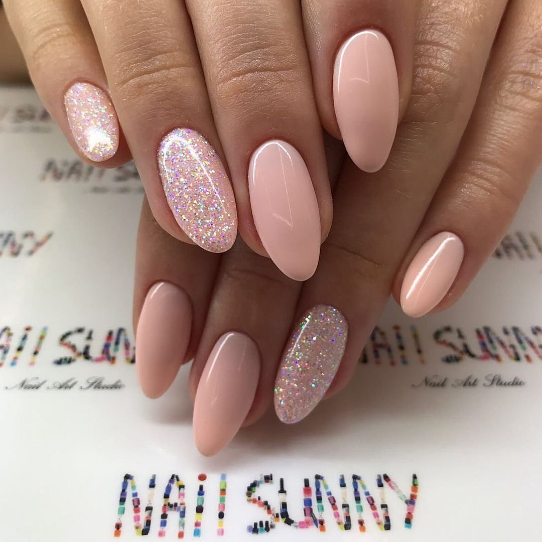 Персиковый маникюр с втиркой