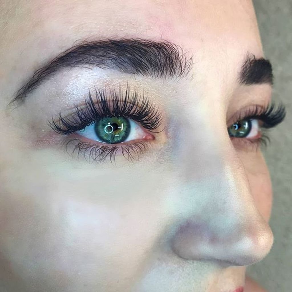 Нарощенные ресницы куколка