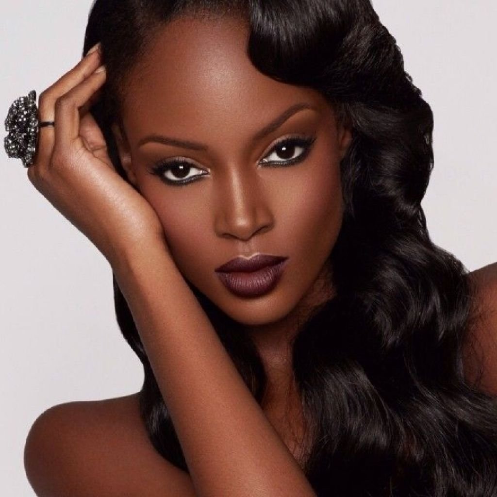 Чернокожая дама. Красивые афроамериканки.
