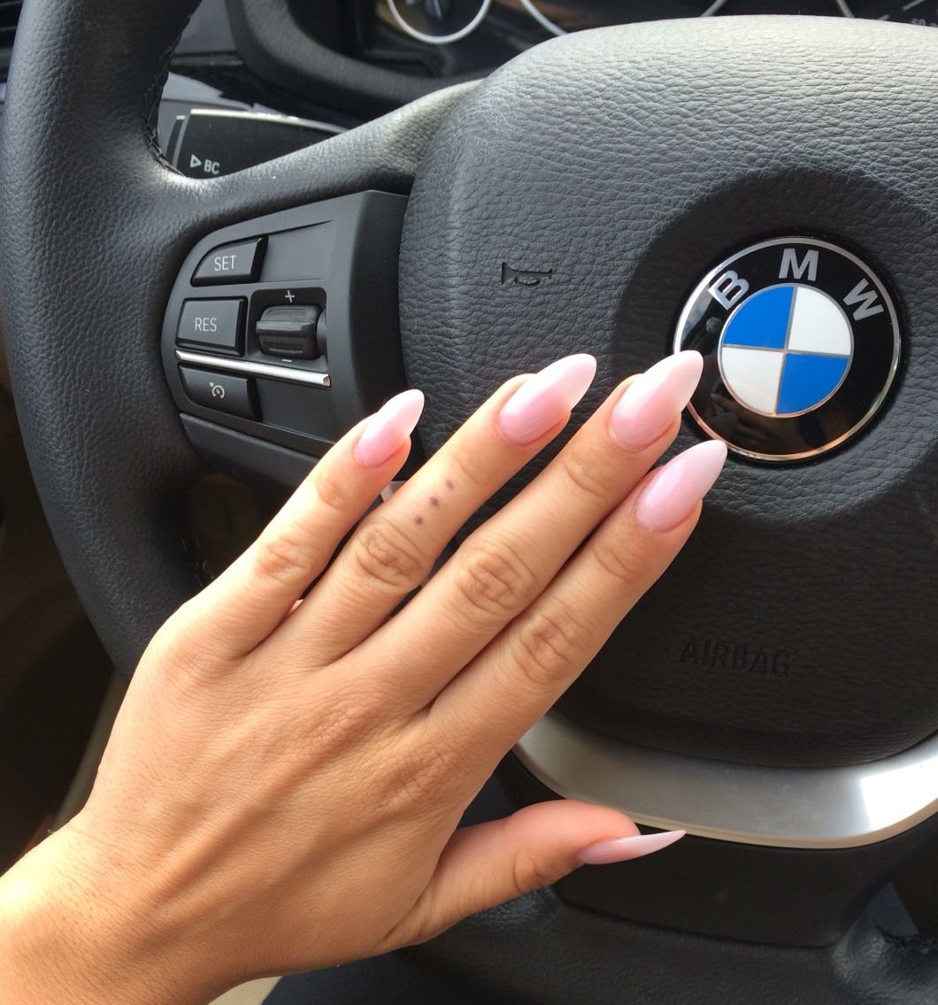 Картинки маникюра бмв