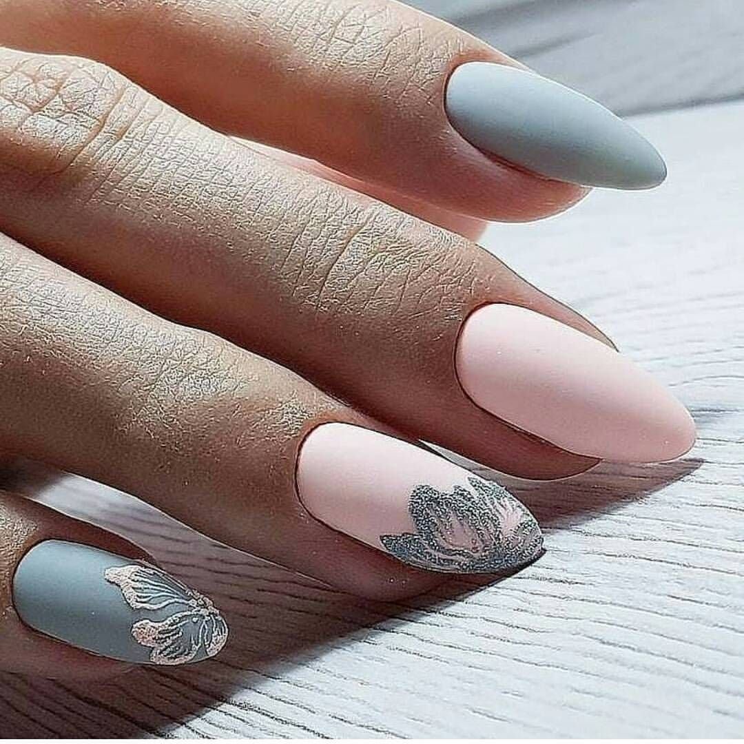 Французский маникюр серый с розовым