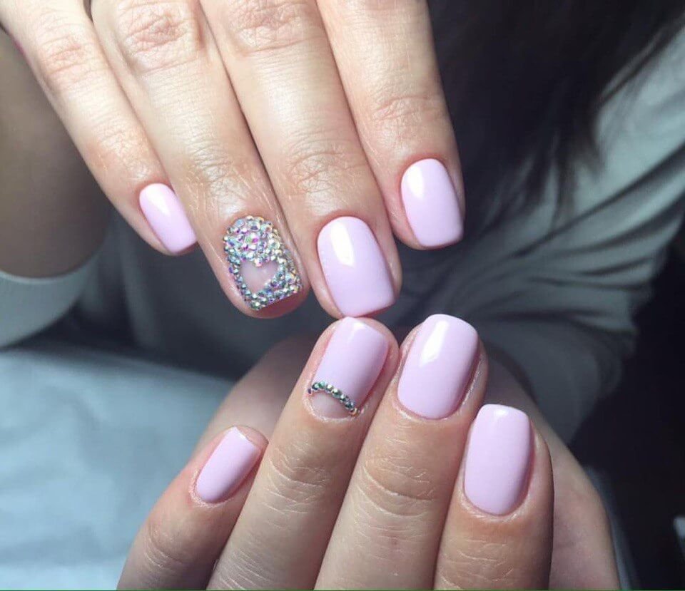 Нежно розовый маникюр на короткие