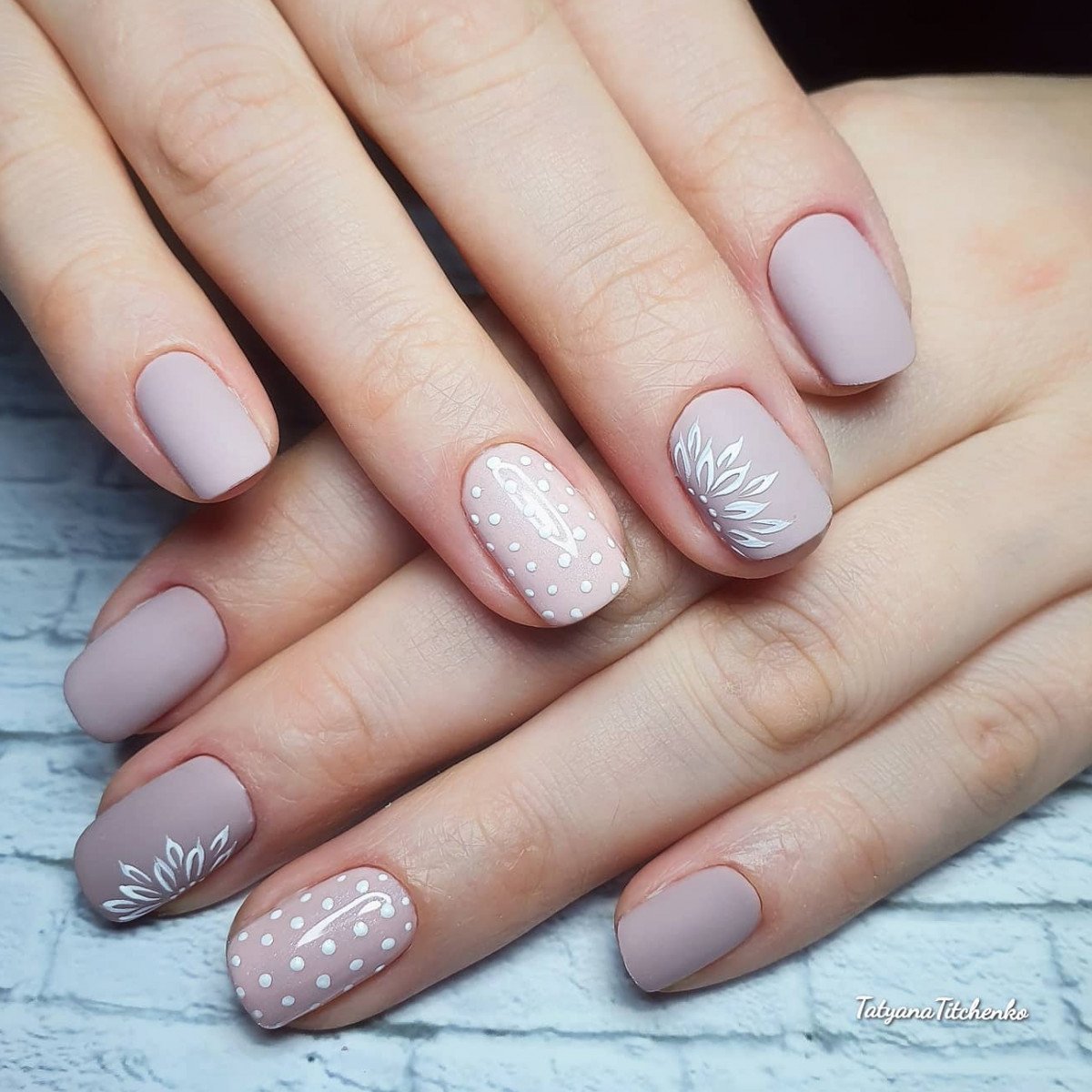 Маникюр в пастельных тонах