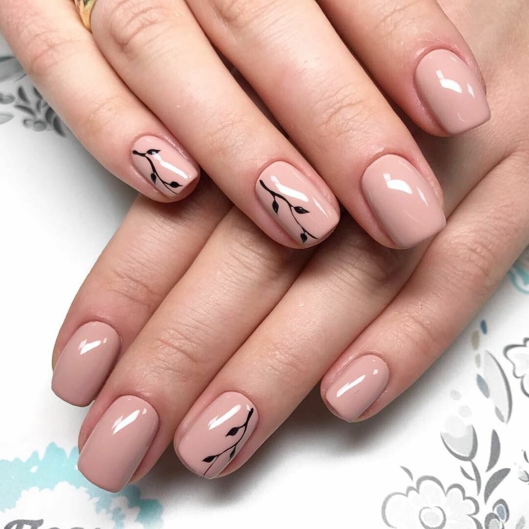 Маникюр на короткие ногти нежные