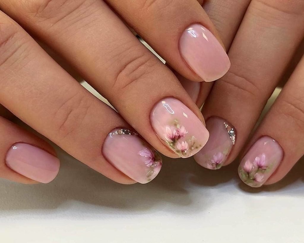 Весенний маникюр на короткие ногти