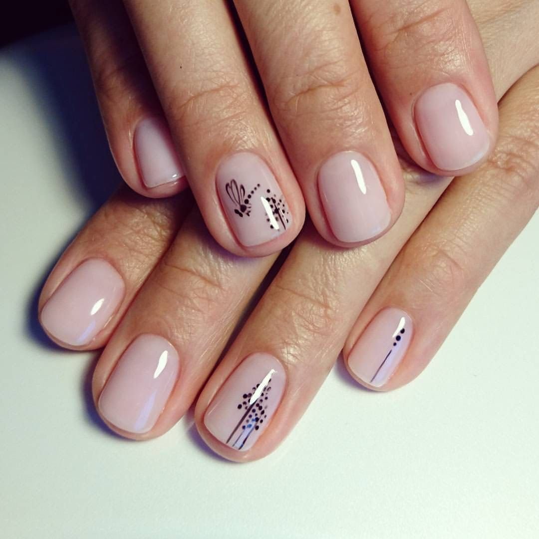 Светлый маникюр на короткие ногти