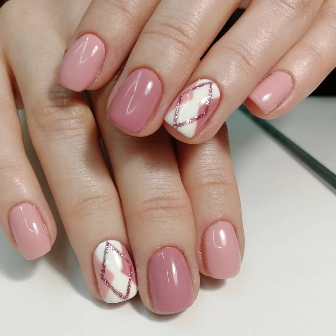 Маникюр дизайн нежный Карамельный