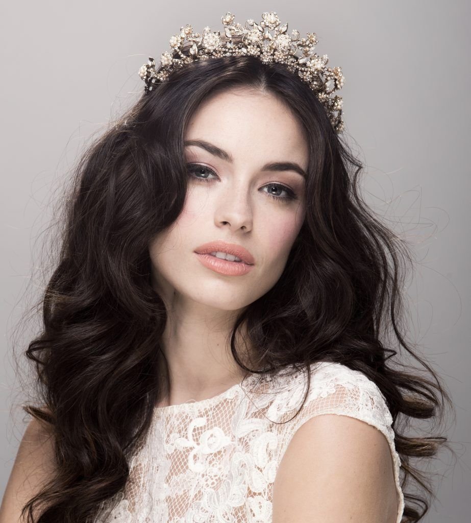 Диадема на распущенные волосы