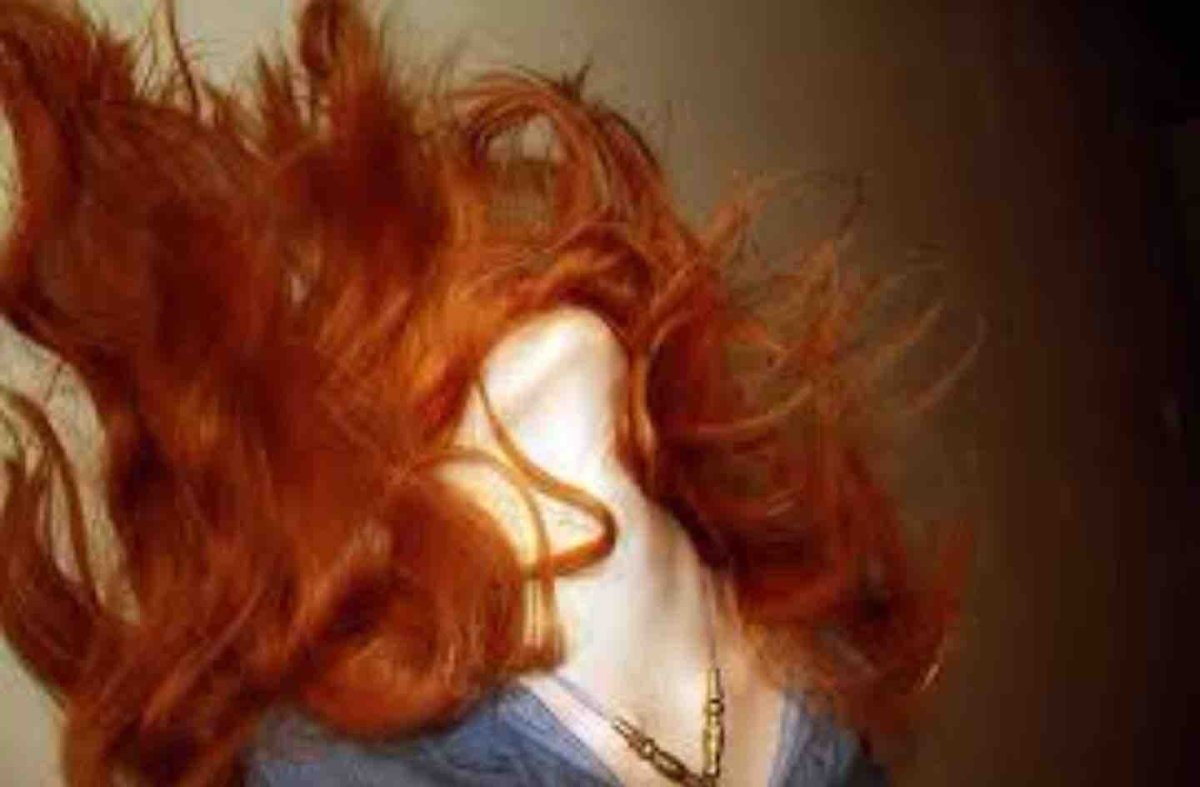Рыжие волосы на ветру