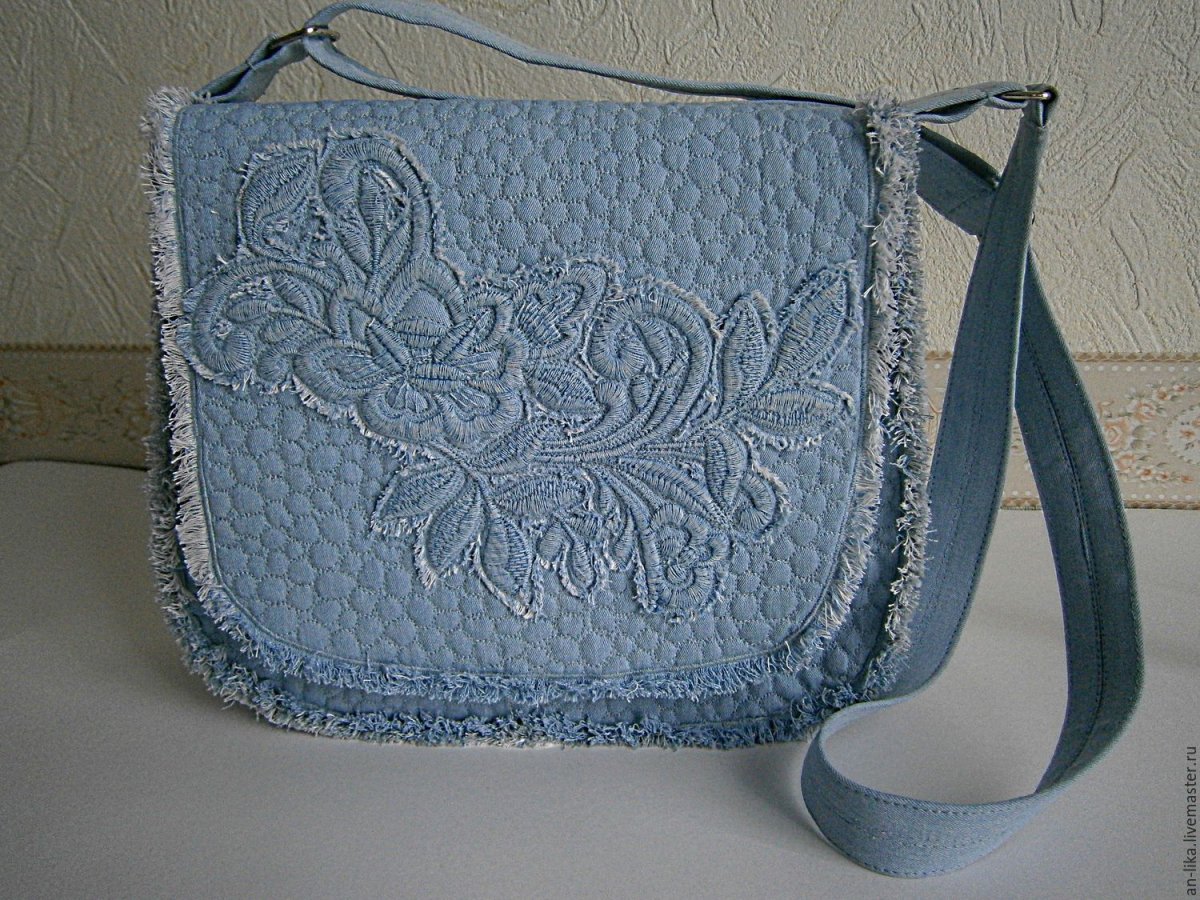 Маленькая сумочка из джинсов