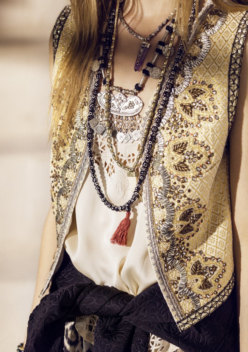 Трикотажный жилет в стиле бохо