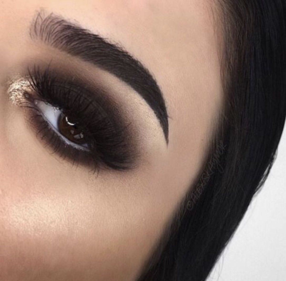 Чёрный макияж для глаз