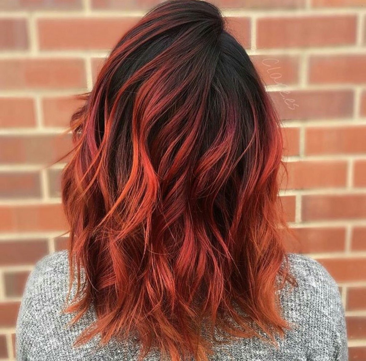 Рыжие волосы с белыми кончиками