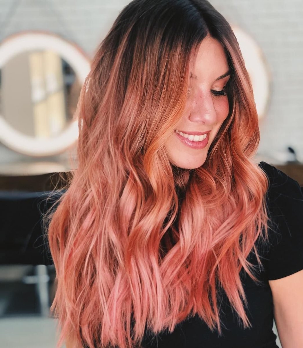 Рыжие волосы с розовыми кончиками