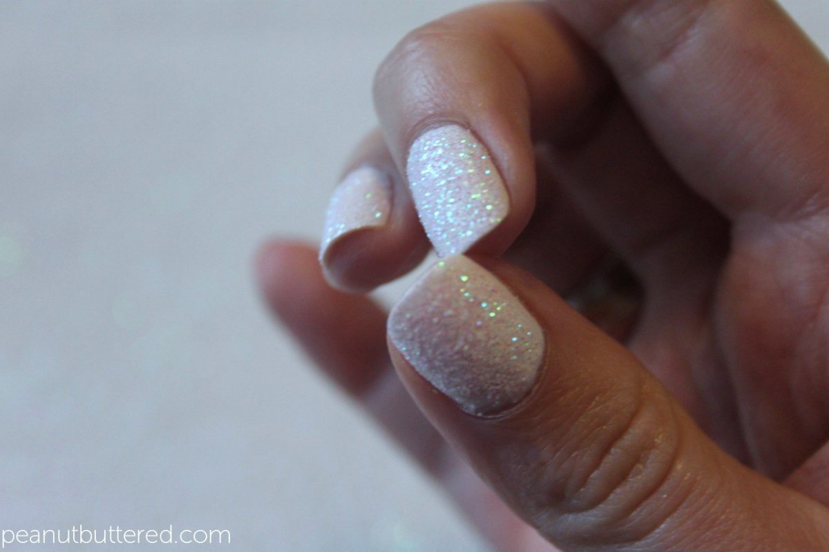 Новогодний маникюр с блестками