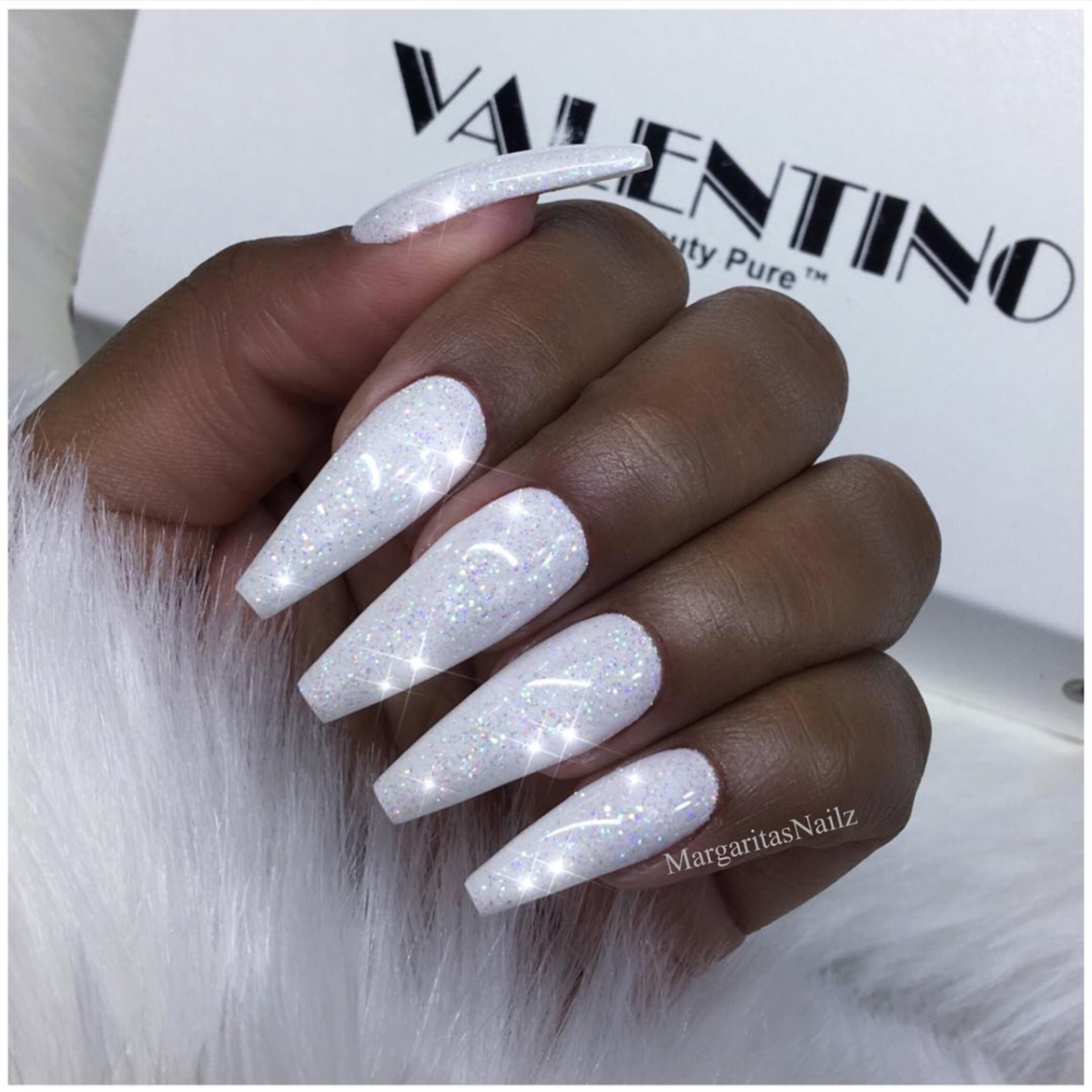 Ногти белые с блестками