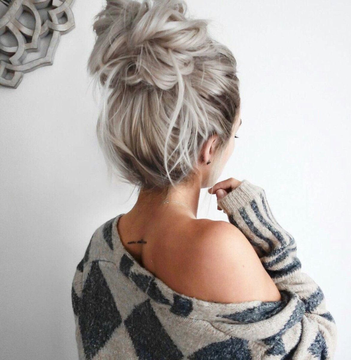 Короткие ассиметричные стрижки с бритым боком