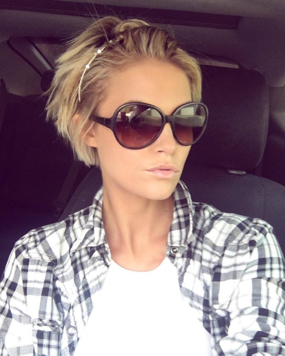 Полина Максимова стрижка