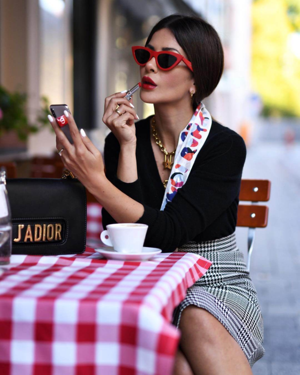 Стильная элегантная женщина