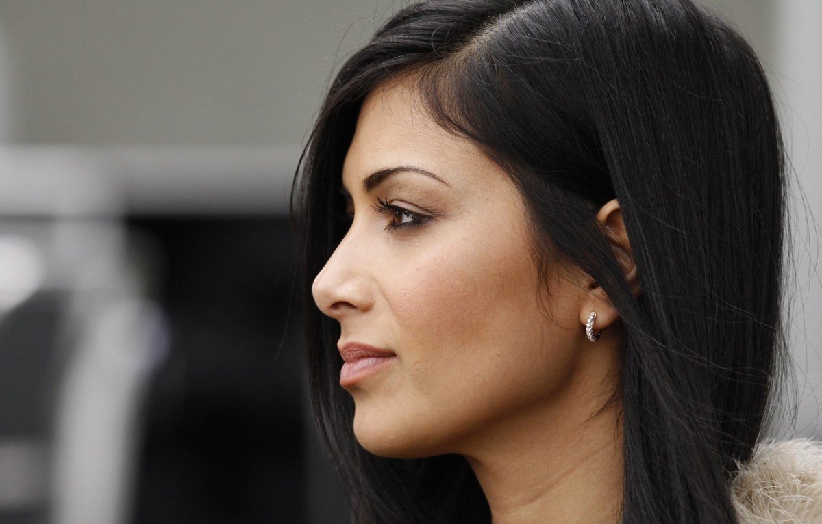 Нос с горбинкой Римский профиль