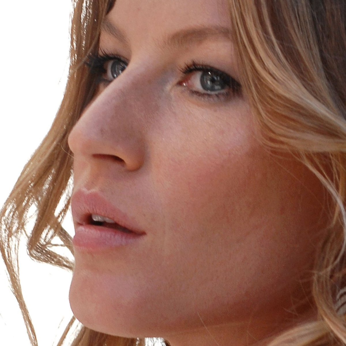 Блондинка нос с горбинкой