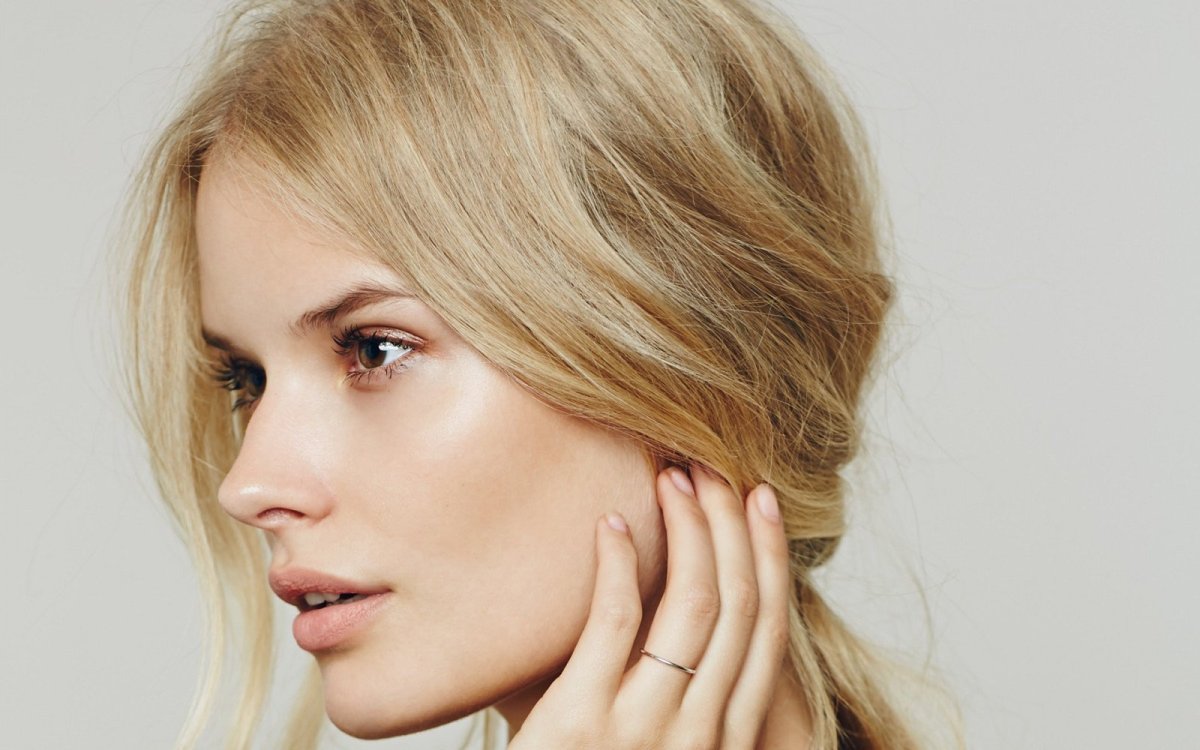 Рэйчел Вайс нос с горбинкой