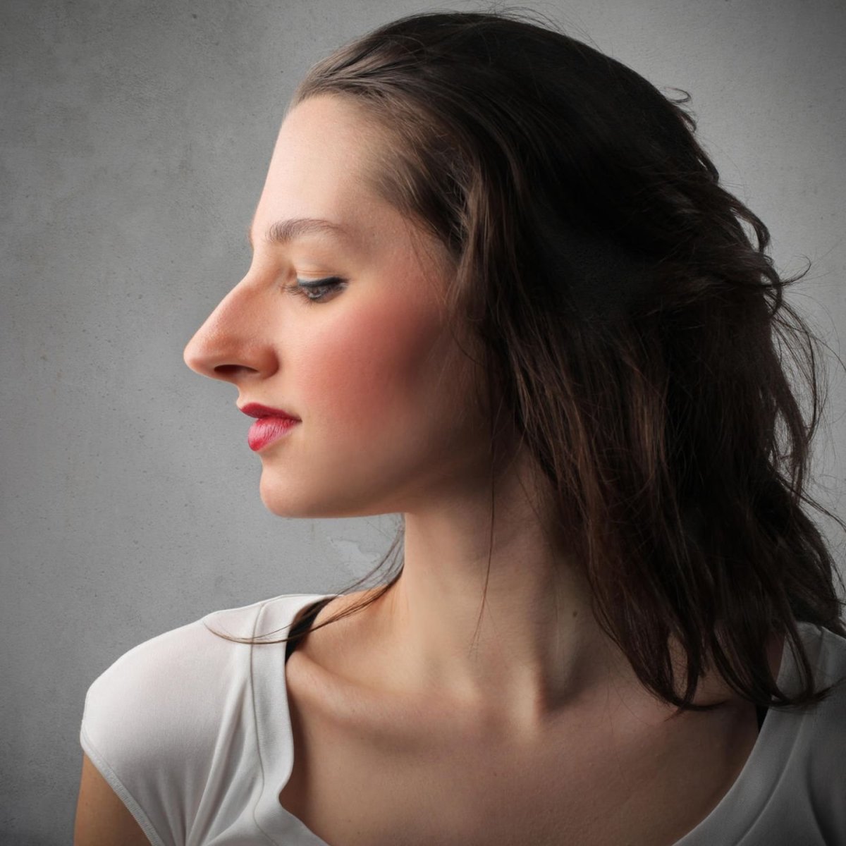 Прически для большого носа