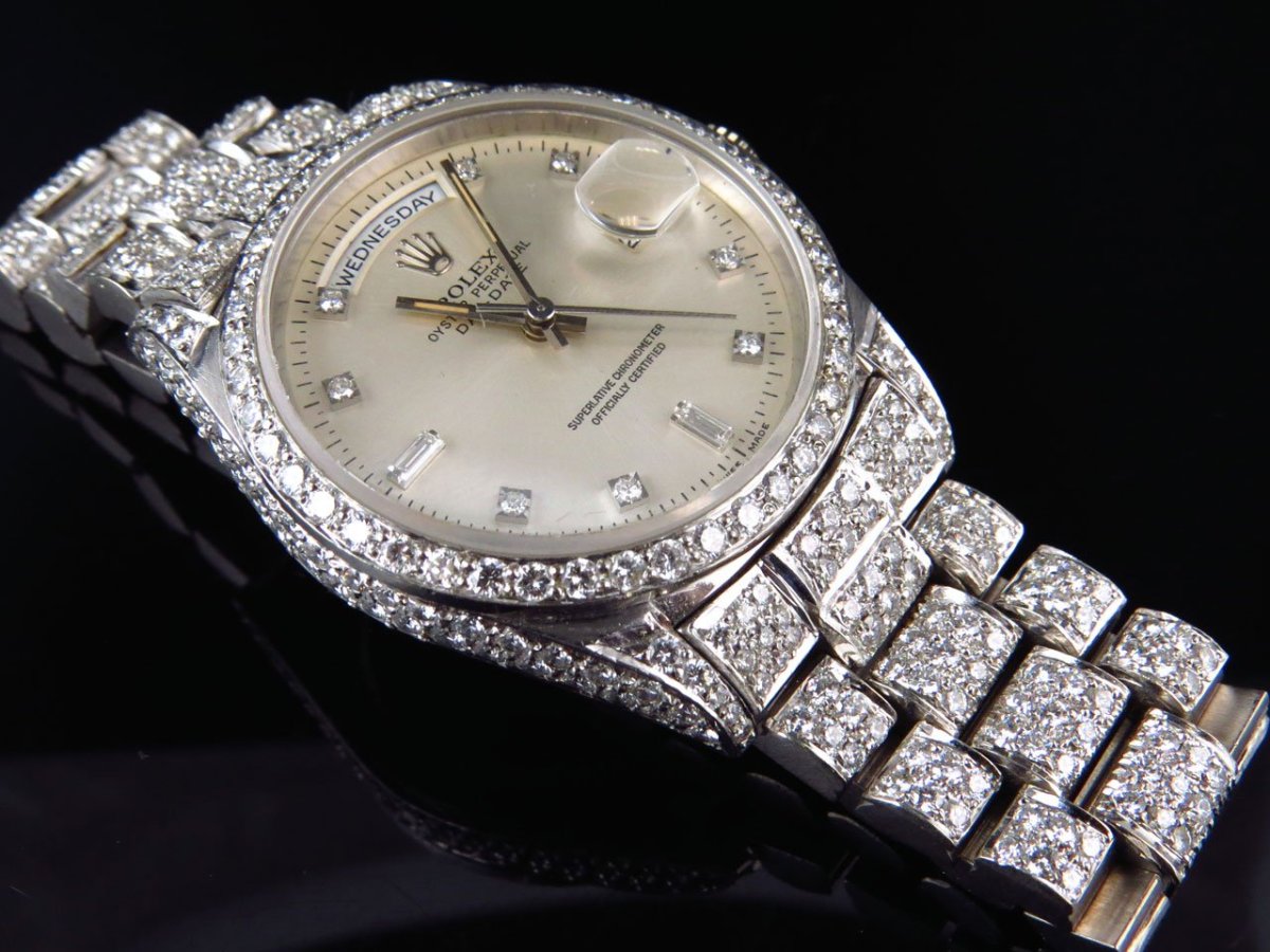 Красивые кольца на руке