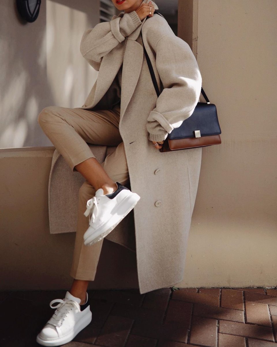 Пальто со спортивным костюмом