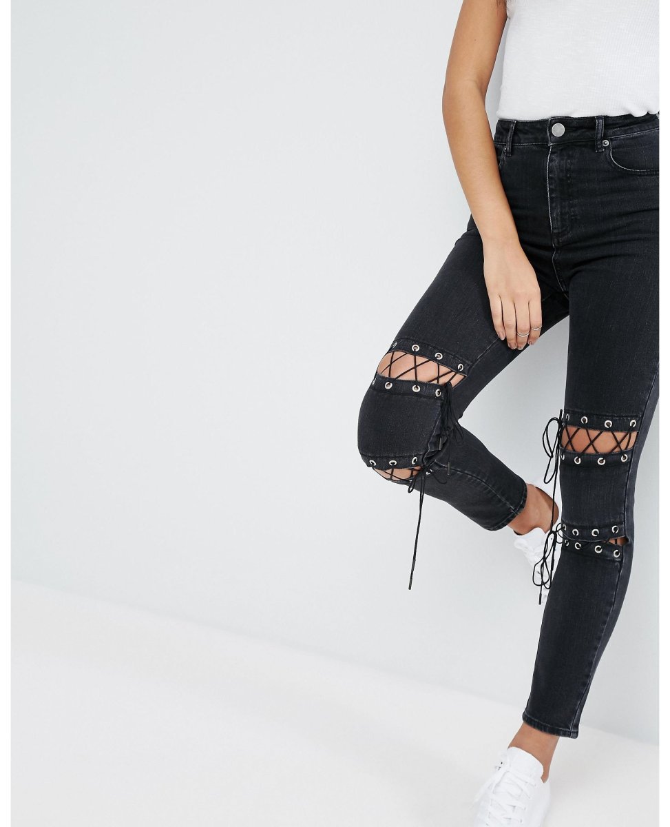 Джинсы с прорезями на коленях