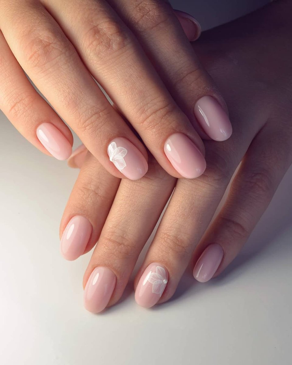 Ногти короткие