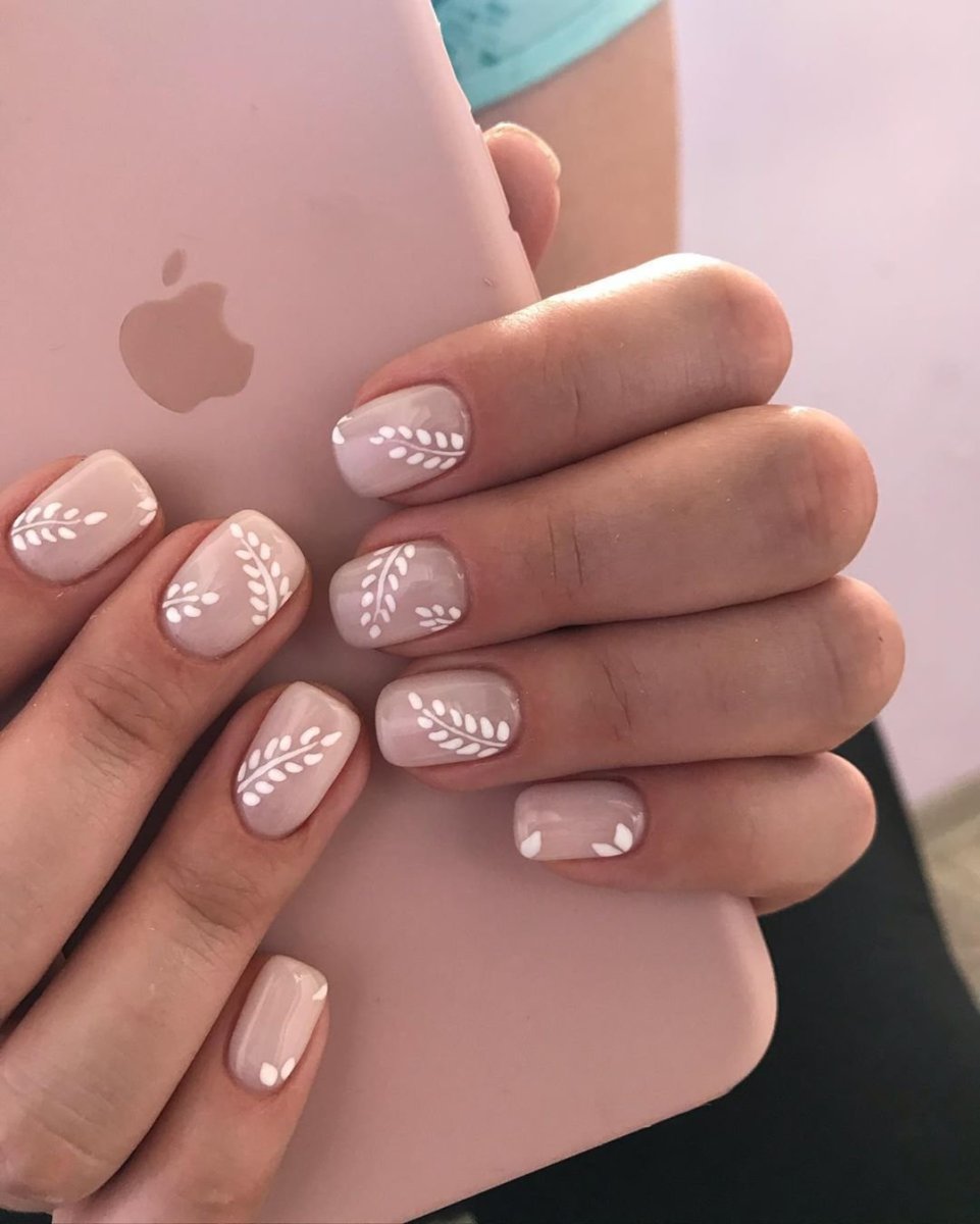 Красивый маникюр на короткие ногти