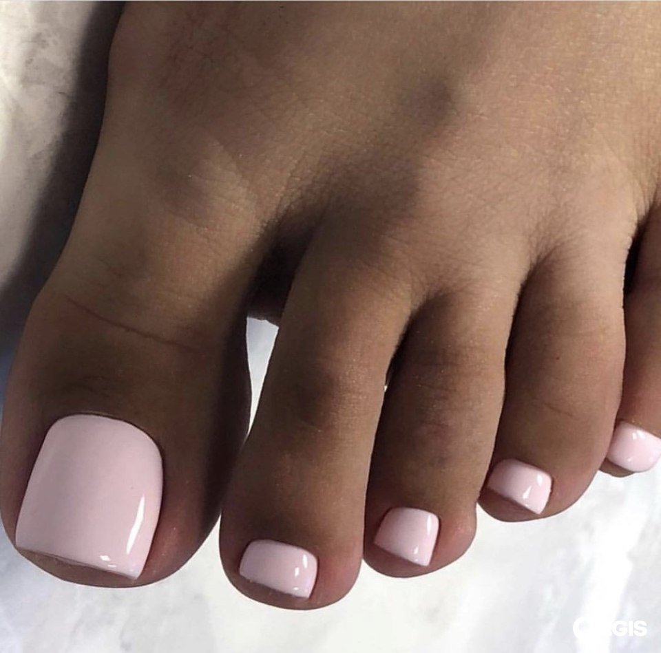 Педикюр розовый