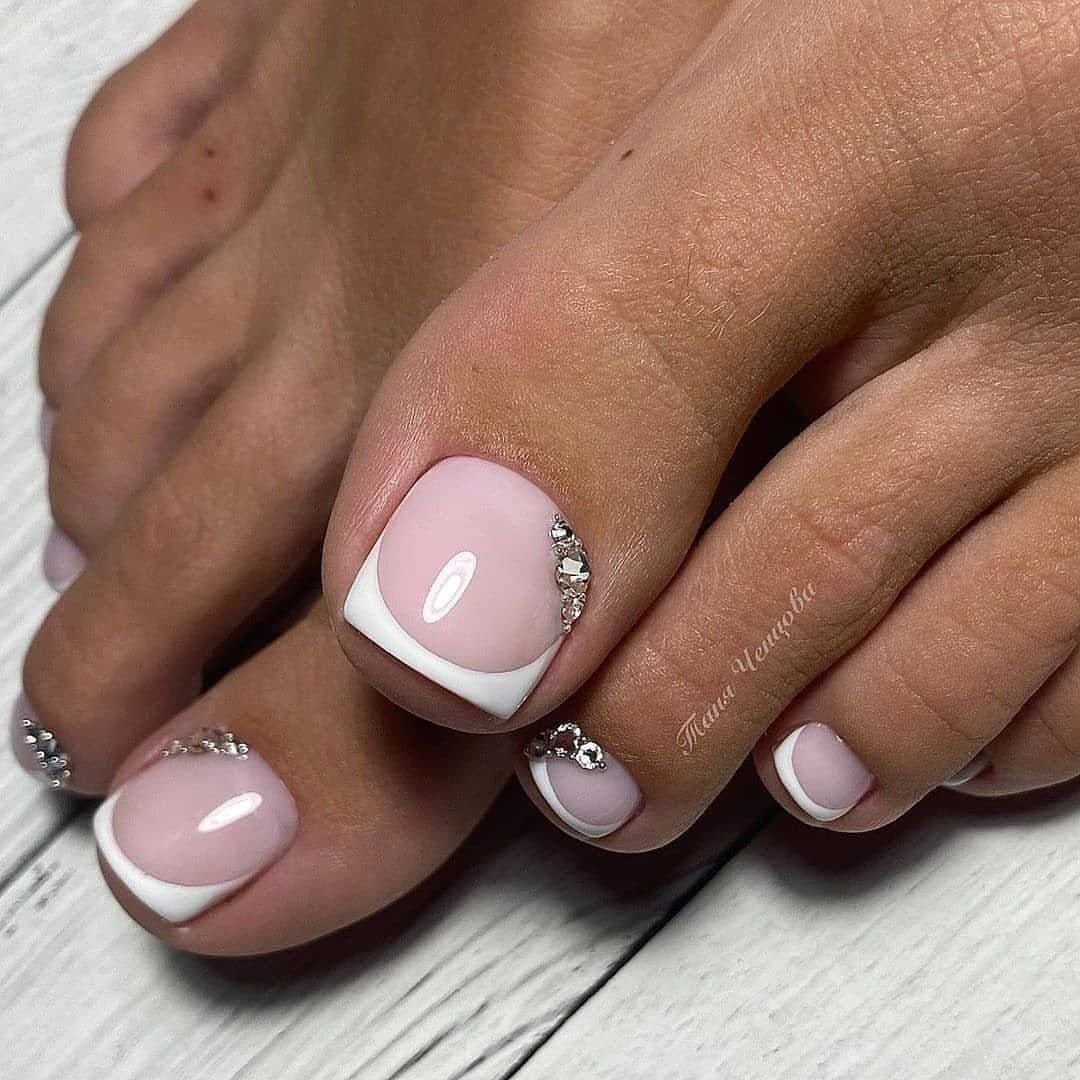 Педикюр френч